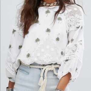 FREE PEOPLE white top. Size S.